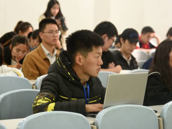 学生1
